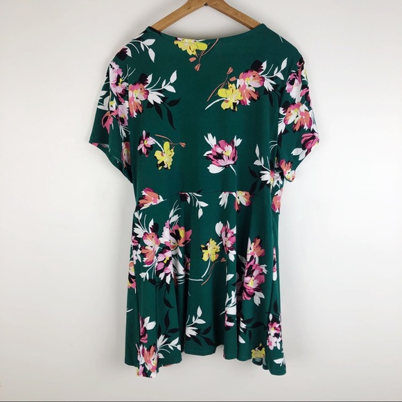 Torrid EMERALD GREEN STUDIO KNIT WRAP TOP x284 292 - Picture 3 of 7